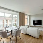Urban Luxe - Perfect Away From Апартаменты